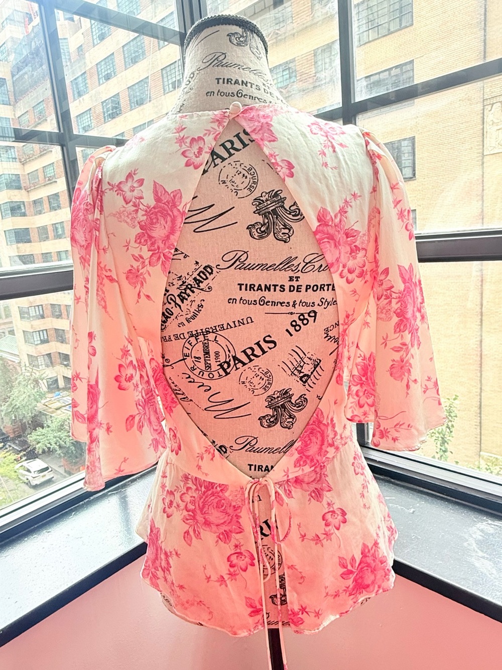 Les Rêveries Pink Floral Open Back Peplum Blouse Romantic Coquette 100% silk - Picture 2 of 6